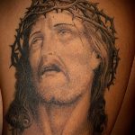 Fotó a 660. számú Jézus Krisztus tetoválásról - a rajz hűvös változata, amely sikeresen használható változtatásra és alkalmazásra, mint Jézus Krisztus tetoválása az asztalnál