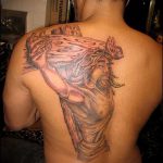 Fotó a 607. számú Jézus Krisztus tetoválásról - a rajz méltó változata, amely sikeresen használható a feldolgozásra és a hátoldalon lévő Jézus Krisztus tetoválására