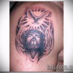 Fotó a 956. számú Jézus Krisztus tetoválásról - a rajz egyedi változata, amely sikeresen használható felülvizsgálathoz és alkalmazáshoz, mint Jézus Krisztus tetoválása a kereszten