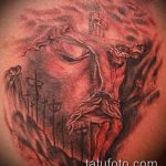 Fénykép Jézus Krisztus tetoválásról, 659. szám - a rajz hűvös változata, amely sikeresen felhasználható a keresztben lévő Jézus Krisztus tetoválásává alakítására és alkalmazására