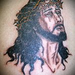 Fotó a 262 -es Jézus Krisztus tetoválásról - a rajz hűvös változata, amely sikeresen használható finomításra és alkalmazásra, mint Jézus Krisztus tetoválása a kereszten