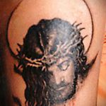 Fotó a 304 -es Jézus Krisztus tetoválásról - a rajz méltó változata, amely jól használható Jézus Krisztus tetoválásává alakítására és alkalmazására a keresztben