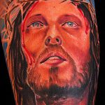 A 988 -as számú Jézus Krisztus -tetoválás fotója - a minta egyedi változata, amely könnyen felhasználható átalakításra és Jézus Krisztus tetoválásaként való alkalmazására az alkaron