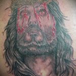 Fotó a Jézus Krisztus tetoválásról, 979. szám - a rajz érdekes változata, amely könnyen használható felülvizsgálathoz és alkalmazáshoz, mint Jézus Krisztus tetoválása az asztalnál