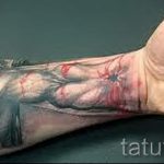 fotó a tetoválás ikonról - Jézus a karján és a csuklóján