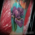 Az írisz tetoválás remek példája - a rajz alkalmas a hátán lévő írisz tetováláshoz