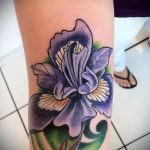 A kivitelezett írisz tetoválás érdekes változata - a rajz alkalmas írisz tetováláshoz a lábán