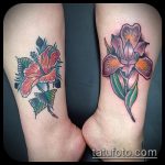 Az alkalmazott tetováló írisz egyedi változata - a rajz alkalmas íriszvirág tetoválására