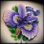 Jó példa az írisz tetoválására - a rajz alkalmas írisz tetoválásra a lábán