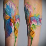 Az írisz tetoválás remek példája - a rajz alkalmas a kar írisz tetoválására