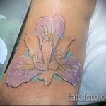 Jó példa a kész írisz tetoválásra - a rajz alkalmas írisz tetováláshoz a csuklón