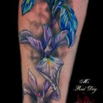 A meglévő írisz tetoválás remek példája - a rajz alkalmas a hát alsó részén lévő írisz tetováláshoz