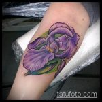 A kivitelezett írisz tetoválás hűvös változata - a rajz alkalmas írisz tetováláshoz a hát alsó részén