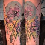 A tetovált írisz érdekes változata - a rajz alkalmas írisz tetoválására a karon