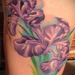 Az alkalmazott tetováló írisz hűvös változata - a rajz alkalmas íriszvirág tetoválására