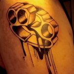 Fotó egy sárgaréz csülök tetoválásról, kelte: 2018.09.11.