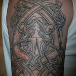 A kelta 147 -es tetoválás a minta klassz változata, amelyet sikeresen lehet használni karkötők feldolgozásához és felhelyezéséhez kelta tetoválásként