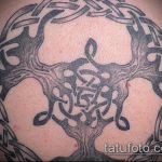 A kelta tetoválás # 997 a minta érdekes változata, amely sikeresen használható a kelta fa tetoválásához és feldolgozásához.