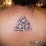 A kelta tetoválás # 798 a minta érdekes változata, amely sikeresen használható a kelta tetoválás feldolgozására és alkalmazására a vállán