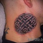 A 380 -as kelta tetoválás a minta érdekes változata, amely sikeresen használható változtatásra és alkalmazásra, mint kelta tetoválás sárkánnyal