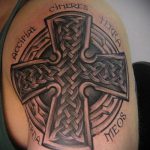 A kelta tetoválás # 257 a minta méltó változata, amely sikeresen használható a kelta ujjú tetoválás feldolgozásához és alkalmazásához