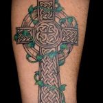 A 272 -es kelta tetoválás a minta méltó változata, amely sikeresen használható felülvizsgálatra és kelta tetoválásként az alkarra