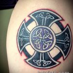 A kelta 246 -os tetoválás a minta klassz változata, amely sikeresen használható karkötők átalakítására és felhelyezésére kelta tetoválásként