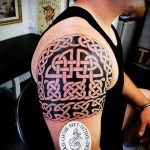 55. számú kelta tetoválás - a minta hűvös változata, amely könnyen használható kelta sárkánytetoválásként történő feldolgozásra és alkalmazásra