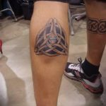 A kelta tetoválás # 381 a minta hűvös változata, amely jól használható feldolgozásra és kelta tetoválásként történő alkalmazásra az alkaron