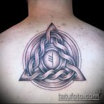 A kelta tetoválás # 312 a minta méltó változata, amely könnyen használható kelta tetoválásként a lábán