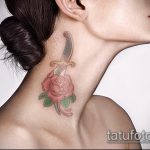 A tőr és a rózsatetoválás remek példája - a rajz alkalmas tőr és fehér rózsa tetováláshoz