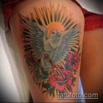 A tőr és a rózsa kivitelezett tetoválásának érvényes változata - a rajz alkalmas egy tőr és egy fehér rózsa tetoválására