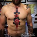 Érdekes példa a tőr és a rózsatetoválás készítésére - a rajz alkalmas tőr és fehér rózsa tetováláshoz