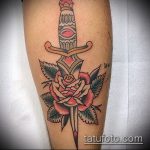 A tőr és a rózsa kivitelezett tetoválásának egyedi változata - a rajz alkalmas egy tőr és egy fehér rózsa tetoválására