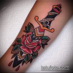 A tőr és a rózsa tetoválás menő változata elkészült - a rajz alkalmas tőr és skarlát rózsa tetováláshoz