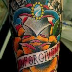 Eredeti példa egy meglévő tőr és rózsa tetoválásra - a rajz alkalmas tőr és skarlát rózsa tetováláshoz