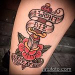 A meglévő tőr és rózsa tetoválás remek példája - a rajz alkalmas tőr, rózsa és koponya tetováláshoz