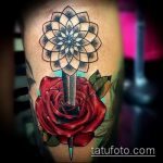 A meglévő tőr és rózsa tetoválás klassz változata - a rajz alkalmas tőr és skarlát rózsa tetováláshoz