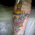 A kész tőr és rózsa tetoválás klassz változata - a rajz alkalmas tőr, rózsa és koponya tetováláshoz