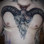 zdjęcie tatuażu koziego nr 758 - fajna wersja wzoru, który można łatwo wykorzystać do obróbki i nałożenia jako tatuaż atomów kozy i noży