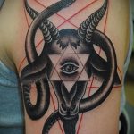 zdjęcie tatuażu koziego nr 909 - fajna wersja rysunku, który z powodzeniem można wykorzystać do powtórki i aplikacji jako oldschoolowy tatuaż z kozy