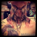 zdjęcie tatuażu koziego nr 562 - ciekawa wersja wzoru, który z powodzeniem można wykorzystać do obróbki i nałożenia jako tatuaż atomów kozy i noży