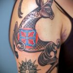 zdjęcie tatuażu koziego nr 338 - godna wersja wzoru, którą z powodzeniem można wykorzystać do obróbki i nałożenia jako tatuaż koza zjada trawę