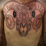 zdjęcie tatuażu koziego nr 855 - fajna wersja wzoru, który można łatwo wykorzystać do przekształcenia i nałożenia jak tatuaż z kozy jedzącej trawę