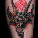 zdjęcie tatuażu koziego nr 359 - godna wersja wzoru, którą można z powodzeniem wykorzystać do uszlachetnienia i nałożenia jako tatuaż atomów kozy i noży