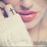 Тестов пример за кръстосана татуировка на пръст - рисунката е подходяща за татуировка под формата на кръстосан пръст