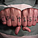 Уникален пример за съществуващ кръст върху татуировка на пръст - рисунката е подходяща за кръст върху татуировката на безименния пръст