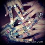 Оригиналната версия на изпълнения татуировъчен кръст на пръста - рисунката е подходяща за кръстосана татуировка на показалеца