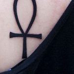 fotó az ankh kereszt tetoválásról, kelte: 2017.10.27. №073 - Ankh tetoválás -