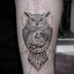 A meglévő kör tetoválás hűvös változata - a rajz alkalmas a kör körüli tetováláshoz tartozó fára